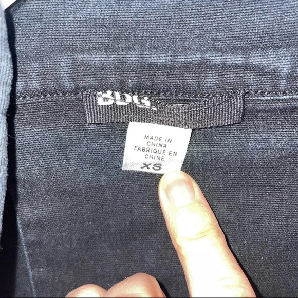 BDG Urban Outfitters Cropped High Low Black Denim Jacket Size XS - Picture 2 of 6